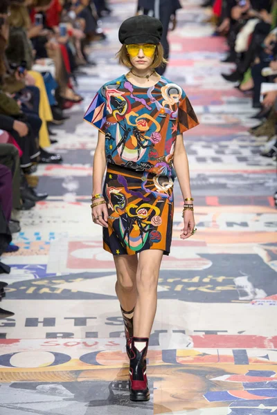 Look 15
